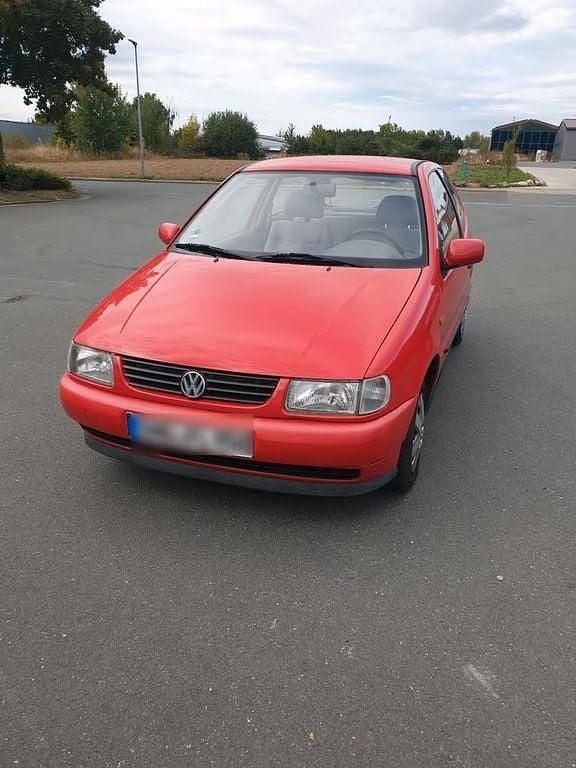 Rot Gebraucht 1996 VW Polo Limousine | 1.500 € (Fairer Preis) - Bild 1/2