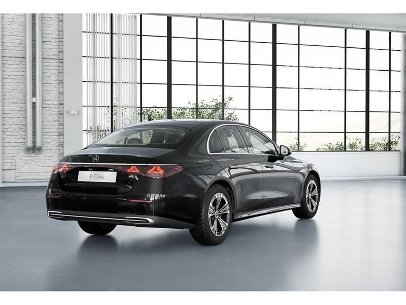 Gebraucht Mercedes E220 197 PS (144 kW) 2025 Metalliclack obsidianschwarz Limousine