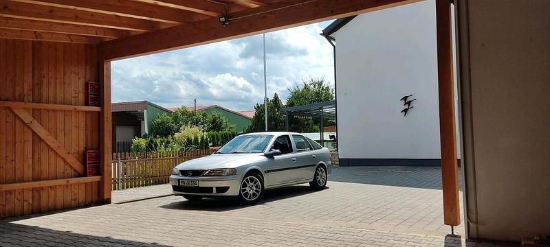 Gebraucht Opel Vectra 116 PS (85 kW) 1996 Silber Limousine