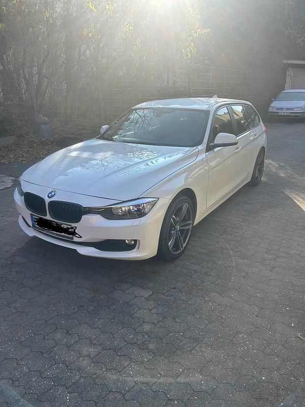 Weiß Gebraucht 2013 BMW 320 Kombi | 9.500 € (Fairer Preis) - Bild 1/4