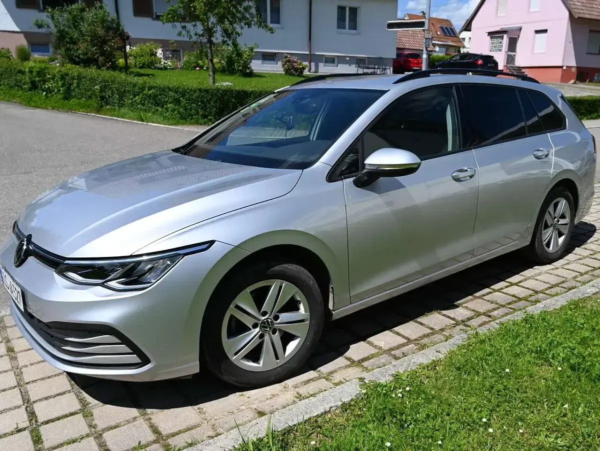 Gebraucht VW Golf VIII Life 131 PS (96 kW) 2023 Silber Kombi