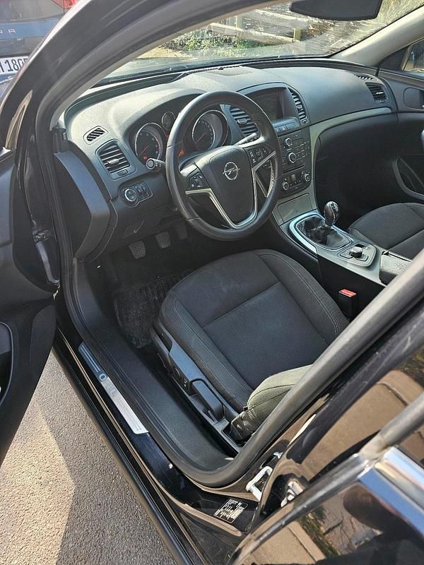 Gebraucht Opel Insignia 140 PS (102 kW) 2009 Schwarz Limousine