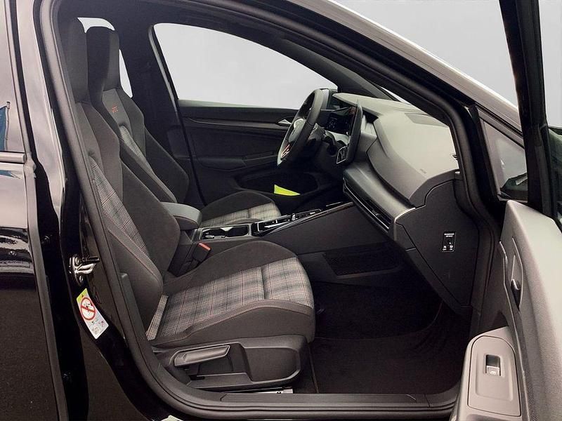 Neu VW Golf VIII GTI 265 PS (194 kW) 2026 Grenadillschwarz Limousine