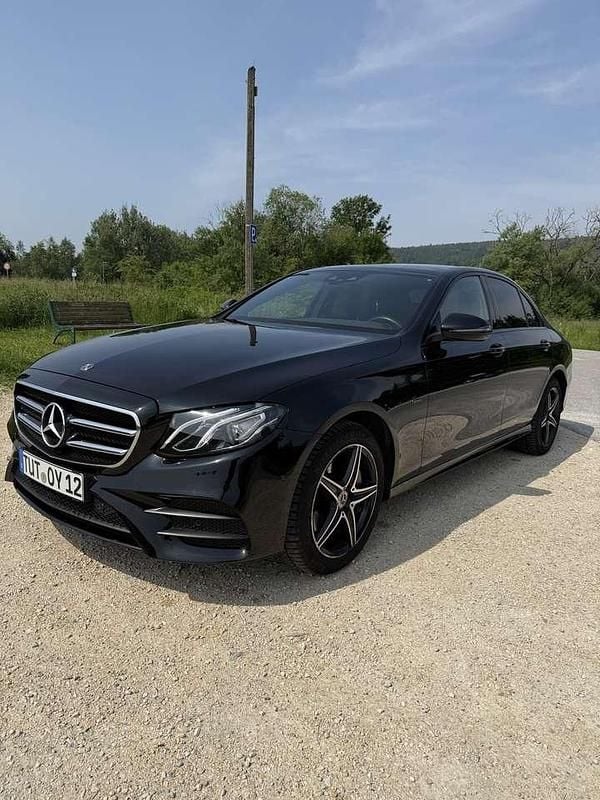 Gebraucht 2020 Mercedes E300 AMG line Limousine | 31.300 € (Superpreis) - Bild 1/4
