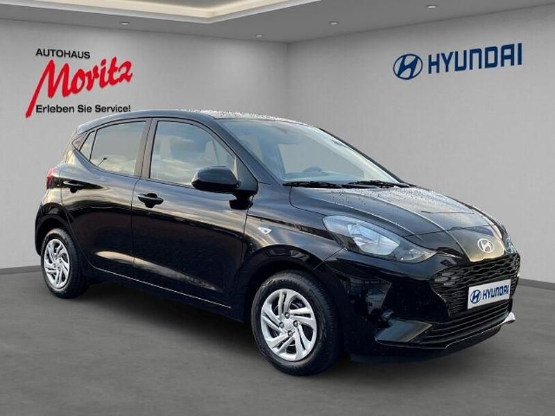 Gebraucht Hyundai i10 Select 63 PS (46 kW) 2024 Phantom black / met Kleinwagen