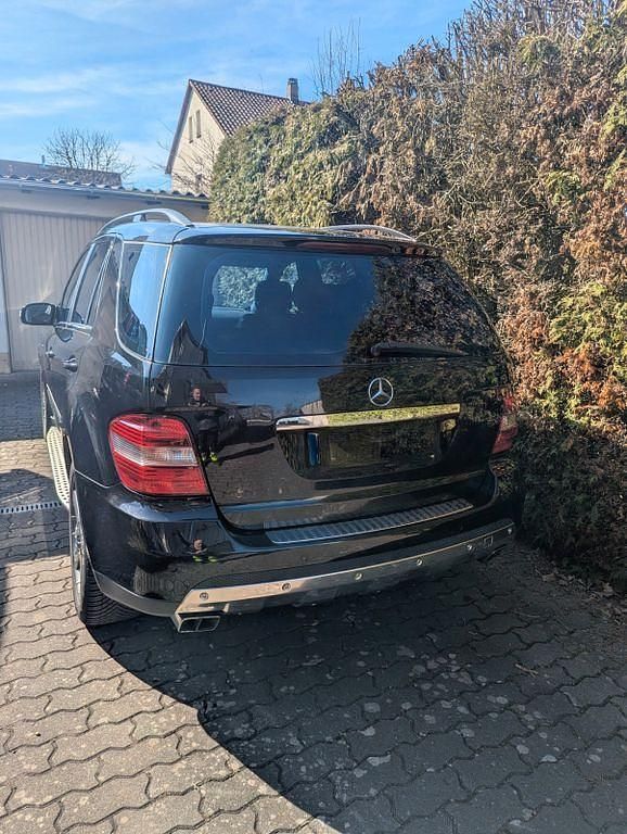 Gebraucht Mercedes ML320 224 PS (164 kW) 2008 Schwarz SUV