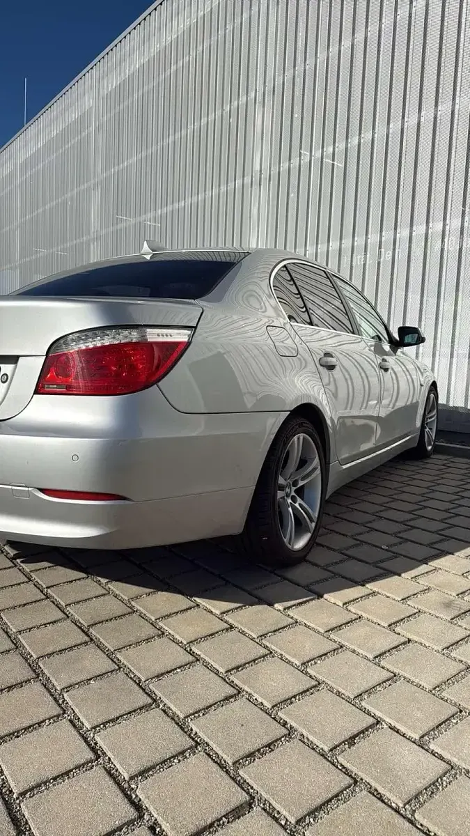 Gebraucht BMW 520 177 PS (130 kW) 2009 Silber Limousine