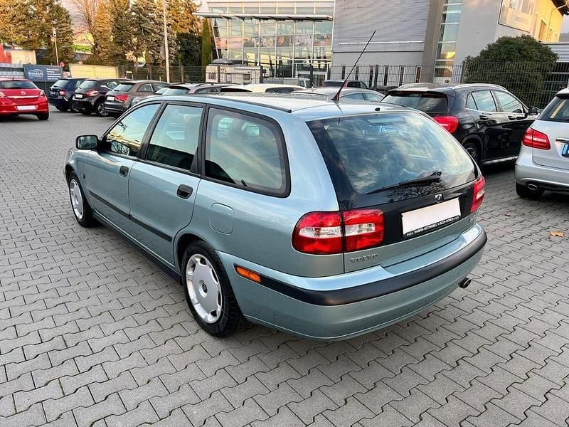 Gebraucht Volvo V40 Standard 122 PS (89 kW) 2004 Grau Limousine