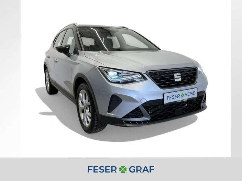 Urban silber Gebraucht 2024 Seat Arona FR SUV | 21.740 € (Fairer Preis) - Bild 1/4