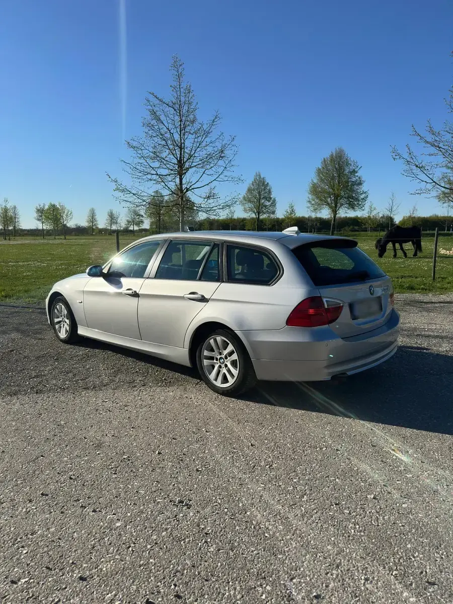 Gebraucht BMW 320 163 PS (119 kW) 2006 Silber Kombi