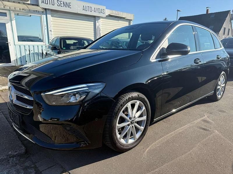 Schwarz Gebraucht 2020 Mercedes B180 AMG line Van / Kleinbus | 21.999 € (Etwas zu teuer) - Bild 1/4