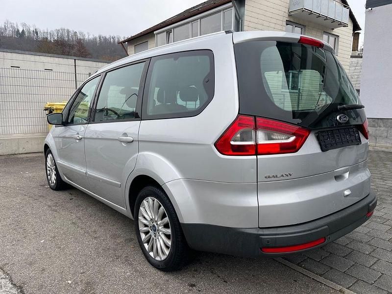 Gebraucht Ford Galaxy Champions Edition 140 PS (102 kW) 2012 Silber Van / Kleinbus