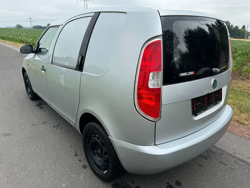 Gebraucht Skoda Roomster 69 PS (50 kW) 2010 Silber Van / Kleinbus
