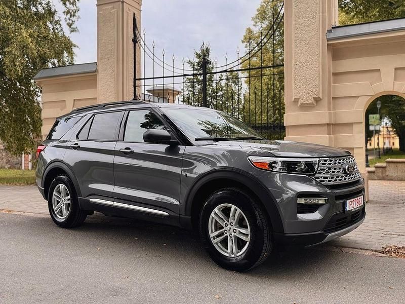 Grau Gebraucht 2021 Ford Explorer SUV | 32.100 € - Bild 1/4