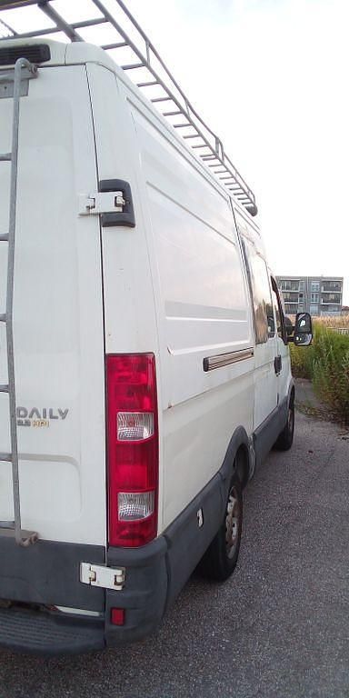 Second-hand Iveco Daily 116 CP (85 kW) 2008 Alb Monovolum