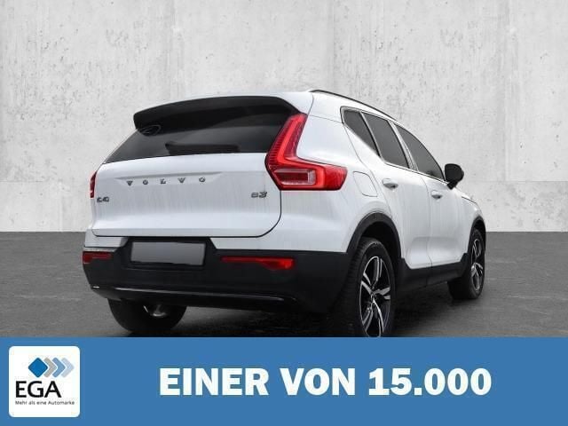 Gebraucht Volvo XC40 Plus 163 PS (119 kW) 2023 Weiß metallic SUV