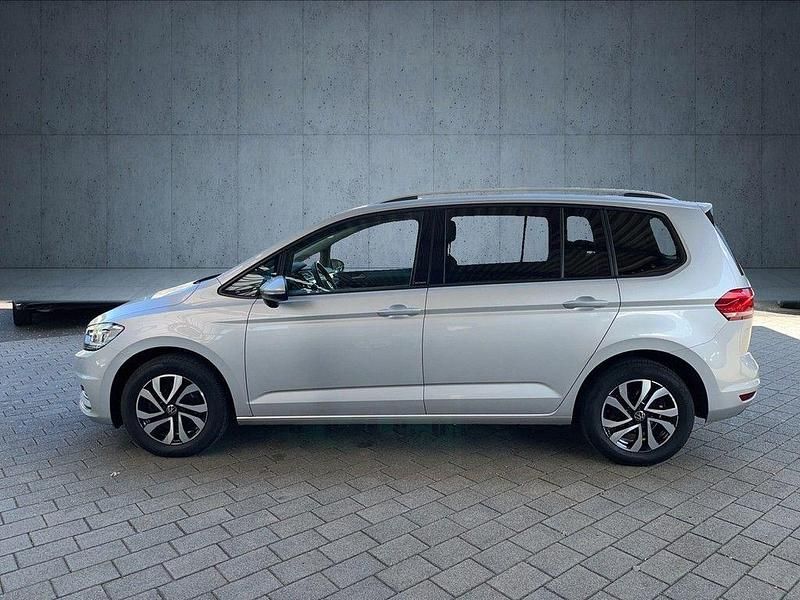 Gebraucht VW Touran Active 150 PS (110 kW) 2022 Reflexsilber metallic Van / Kleinbus