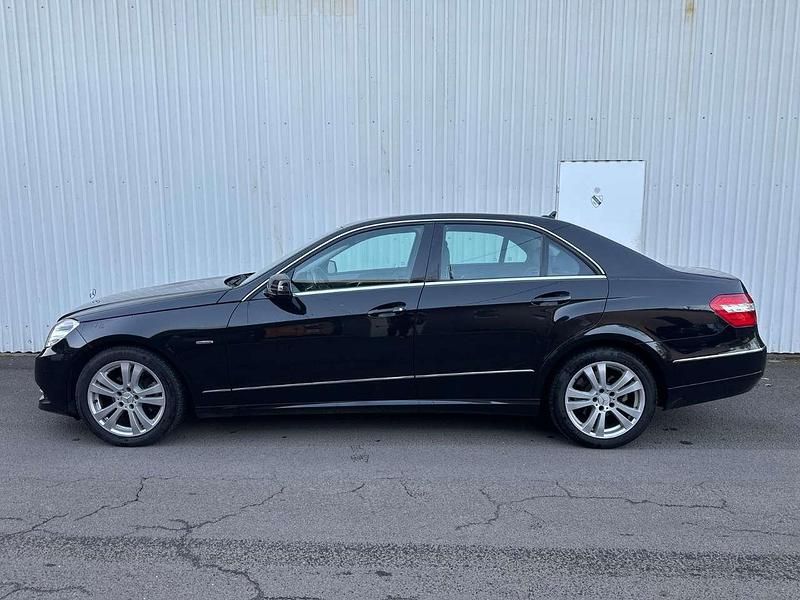 Gebraucht Mercedes E220 170 PS (125 kW) 2011 Obsidianschwarz Limousine