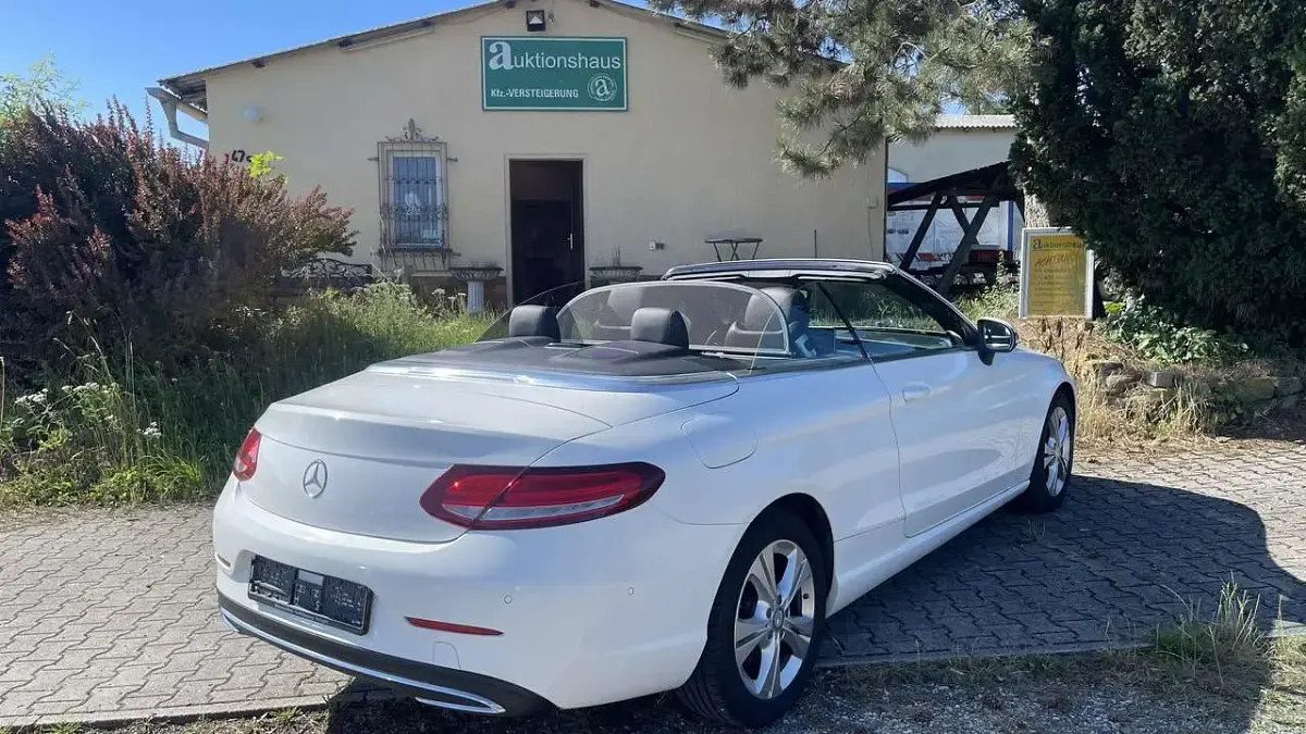 Gebraucht Mercedes C180 156 PS (114 kW) 2017 Polarweiss Cabrio