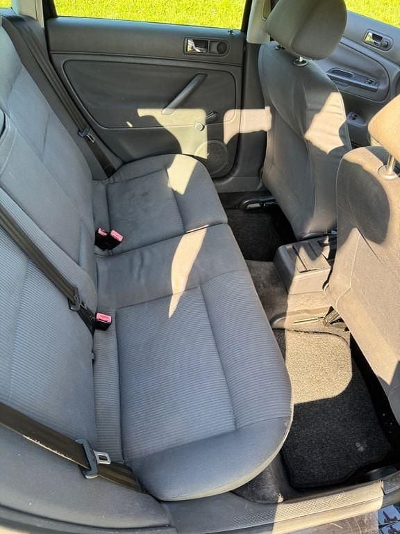Second-hand VW Passat Basis 131 CP (96 kW) 2004 Negru Break