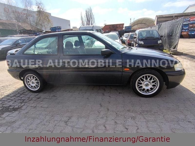 Gebraucht Ford Escort 88 PS (64 kW) 1996 Schwarz Coupé