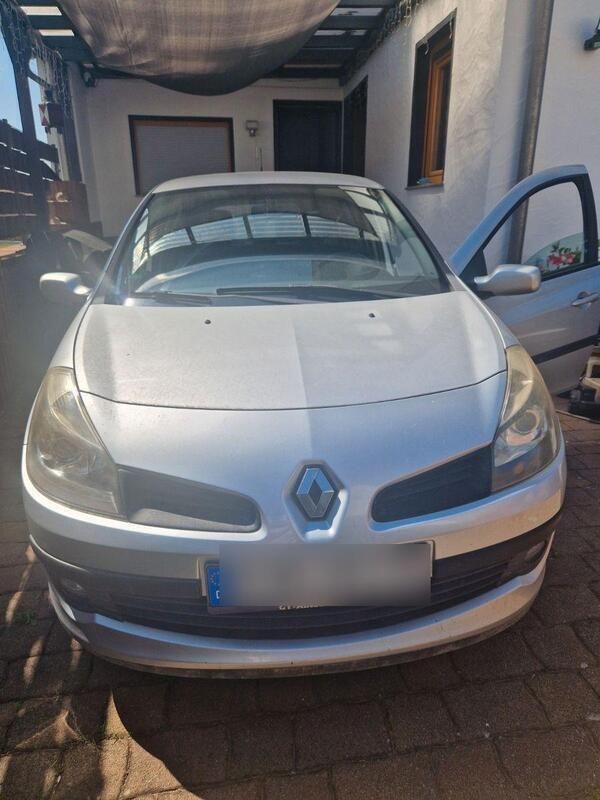 Silber Gebraucht 2006 Renault Clio II Expression Limousine | 1.500 € (Guter Preis) - Bild 1/4