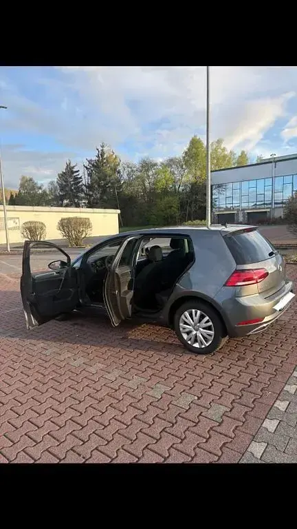 Gebraucht VW Golf VII IQ Drive 116 PS (85 kW) 2019 Grau Limousine