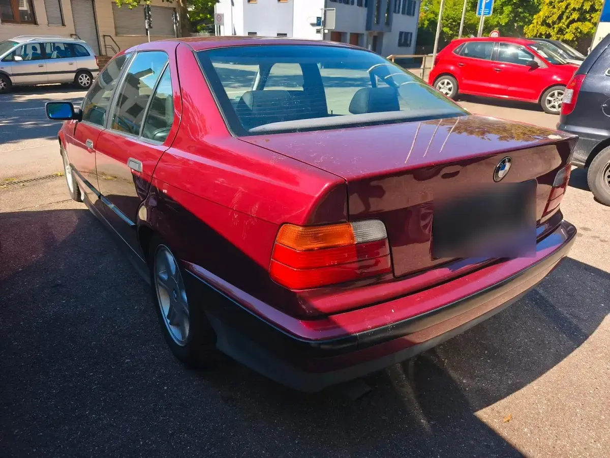 Gebraucht BMW 320 150 PS (110 kW) 1991 Rot Limousine