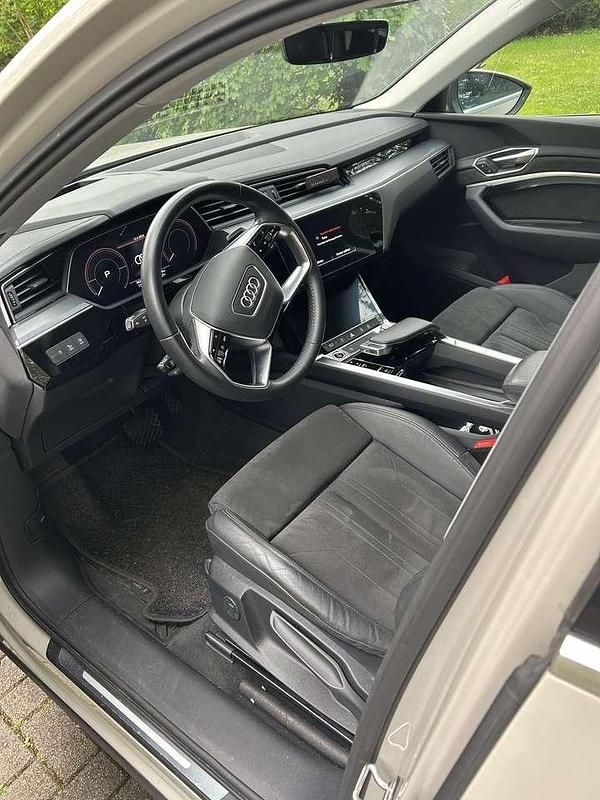 Gebraucht Audi e-tron Advanced 300 kW (408 PS) 2021 Beige SUV