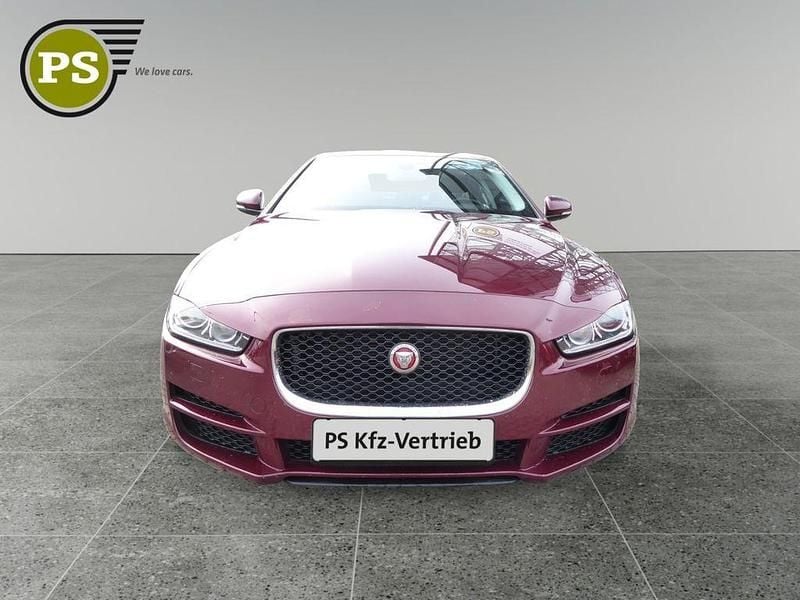 Gebraucht Jaguar XE Pure 179 PS (131 kW) 2016 Rot Limousine
