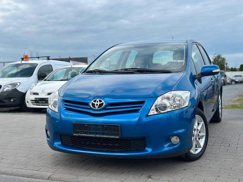 Blau Gebraucht 2010 Toyota Auris Life Kombi | 8.399 € (Teuer) - Bild 1/4