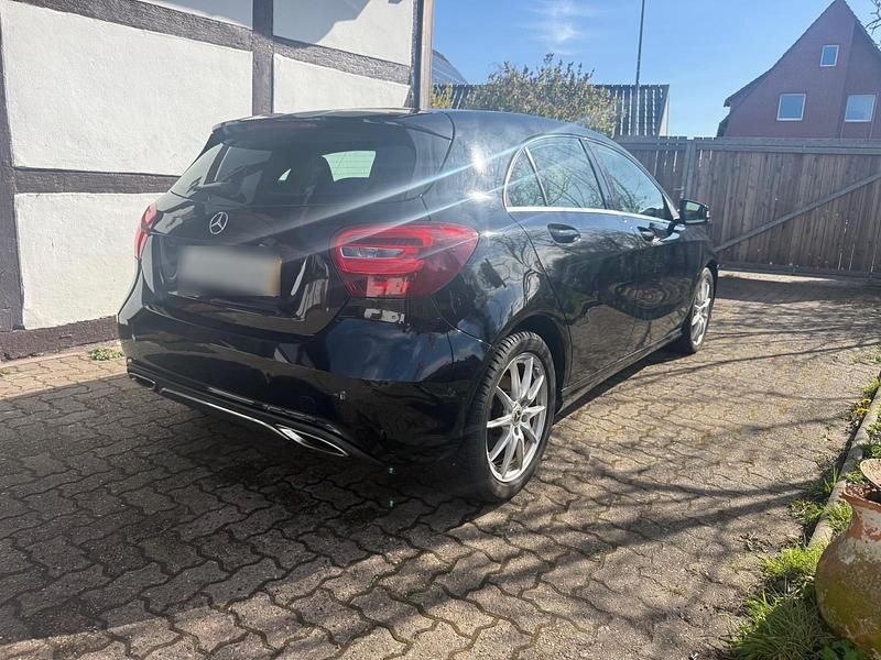 Gebraucht Mercedes A200 136 PS (100 kW) 2016 Schwarz Limousine
