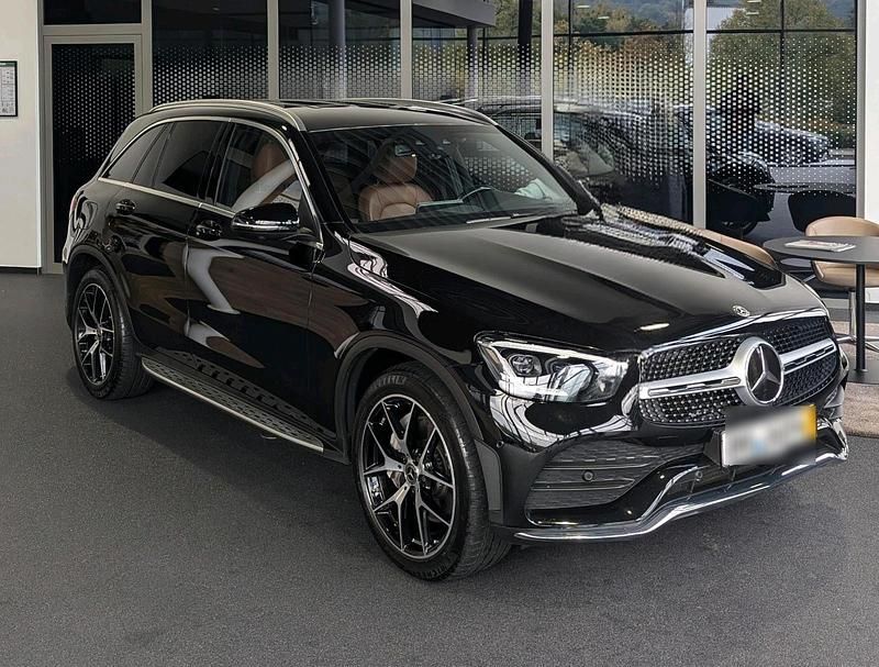 Schwarz Gebraucht 2019 Mercedes GLC400d AMG line SUV | 37.900 € - Bild 1/4