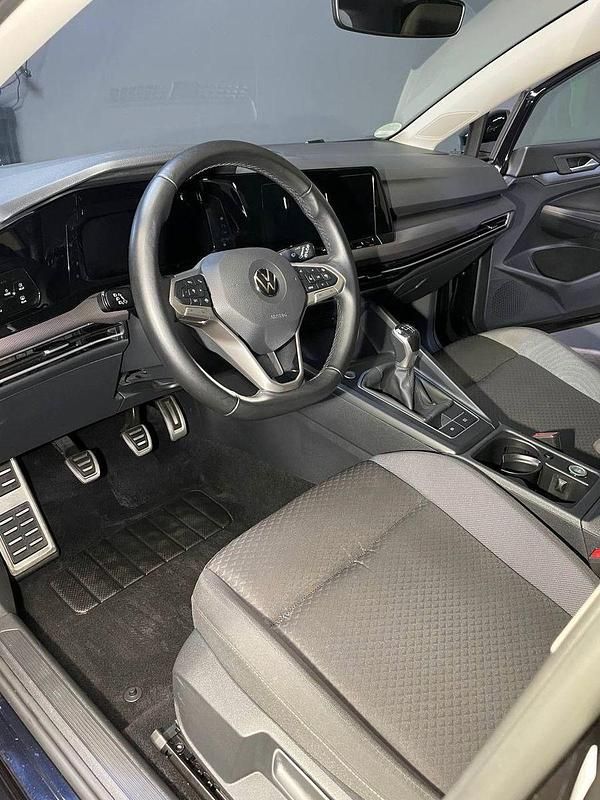 Gebraucht VW Golf VIII Active 150 PS (110 kW) 2022 Schwarz Limousine