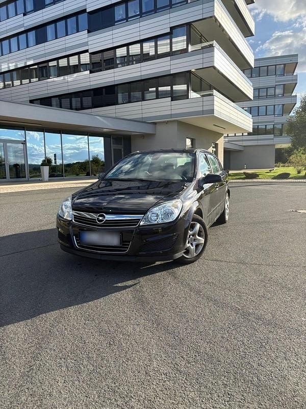 Gebraucht Opel Astra 116 PS (85 kW) 2009 Schwarz Kleinwagen