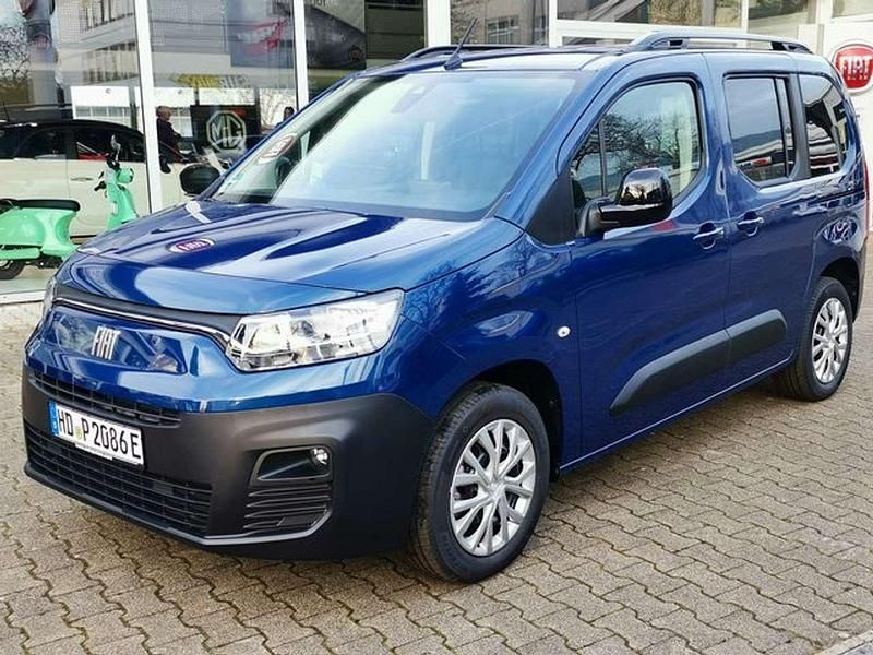 Mediterrano blau Gebraucht 2023 Fiat e-Doblò Launch Edition Van / Kleinbus | 26.840 € (Fairer Preis) - Bild 1/4