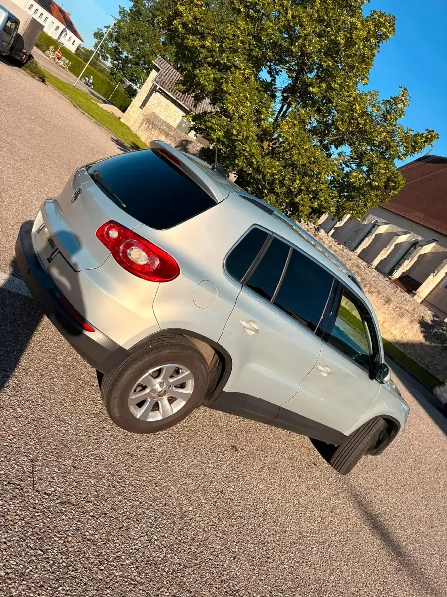 Gebraucht VW Tiguan 140 PS (102 kW) 2009 Silber SUV
