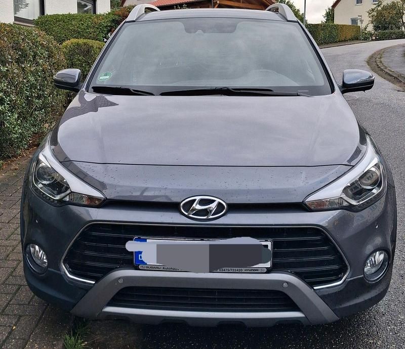 Grau Gebraucht 2020 Hyundai i20 Active Kleinwagen | 17.000 € (Fairer Preis) - Bild 1/4
