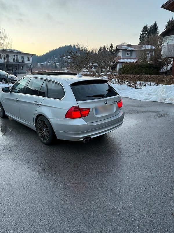 Gebraucht BMW 330 180 PS (132 kW) 2008 Silber Kombi