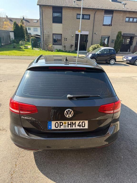 Gebraucht VW Passat Comfortline 120 PS (88 kW) 2018 Grau Kombi