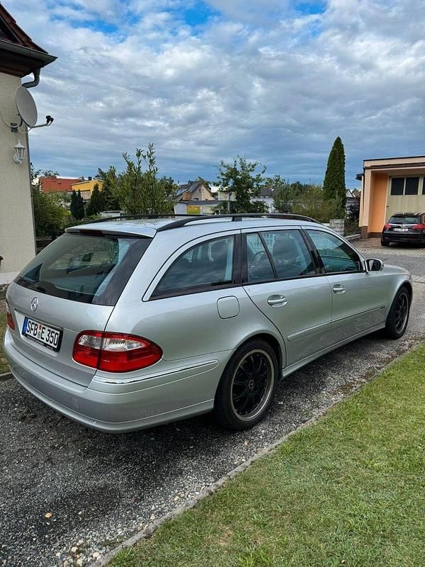 Silber Gebraucht 2005 Mercedes E350 Avantgarde Kombi | 9.000 € (Fairer Preis) - Bild 1/4