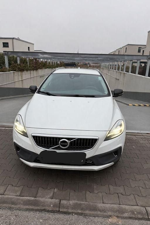 Gebraucht Volvo V40 CC Momentum 152 PS (111 kW) 2016 Weiß Kombi