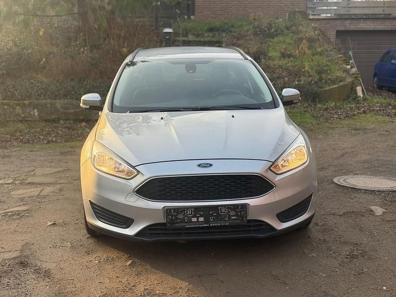 Gebraucht Ford Focus 120 PS (88 kW) 2015 Silber Kombi