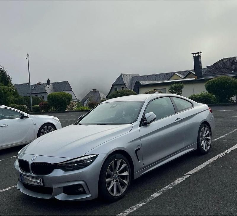 Silber Gebraucht 2019 BMW 420 M Sport Coupé | 24.500 € (Fairer Preis) - Bild 1/4