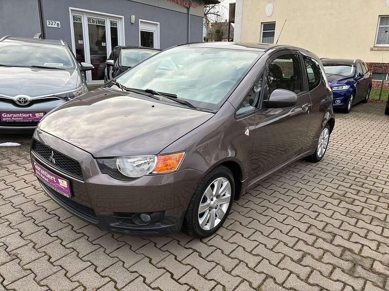 Granitbraun (m) Gebraucht 2012 Mitsubishi Colt Kleinwagen | 3.690 € - Bild 1/4