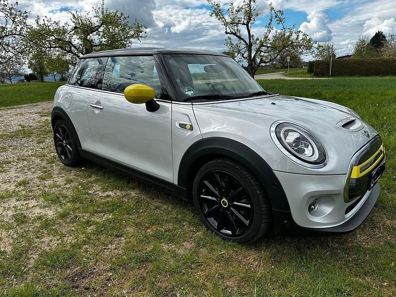 Silber Gebraucht 2020 Mini Cooper SE Kleinwagen | 18.999 € (Etwas zu teuer) - Bild 1/4