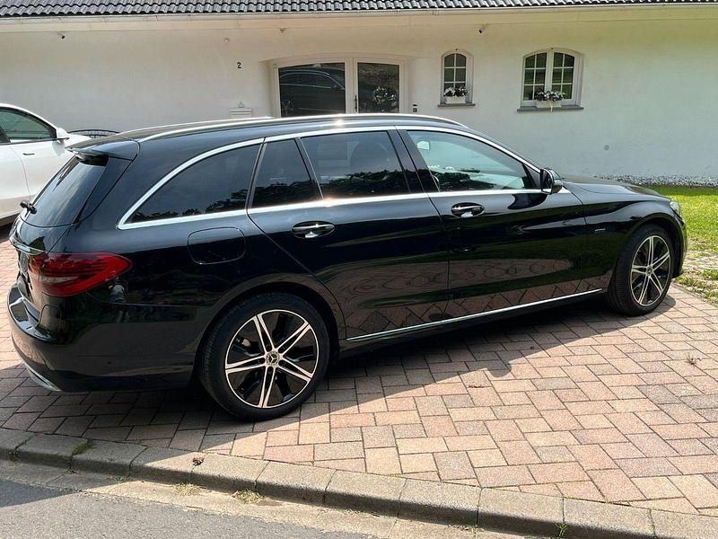 Gebraucht Mercedes C300e Avantgarde 268 PS (197 kW) 2020 Schwarz Kombi
