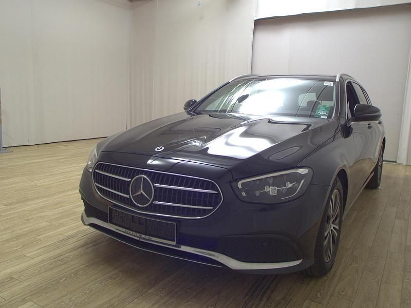Gebraucht Mercedes E220 Avantgarde 220 PS (161 kW) 2022 Schwarz Kombi