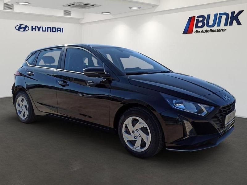 Neu Hyundai i20 Select 79 PS (58 kW) 2025 Phantom black Limousine