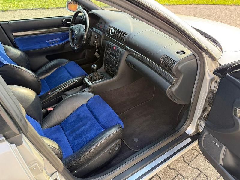 Second-hand Audi S4 Basis 320 CP (235 kW) 1999 Argintiu Berlinǎ